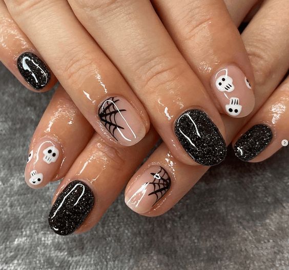 Black glitter halloween nails 
