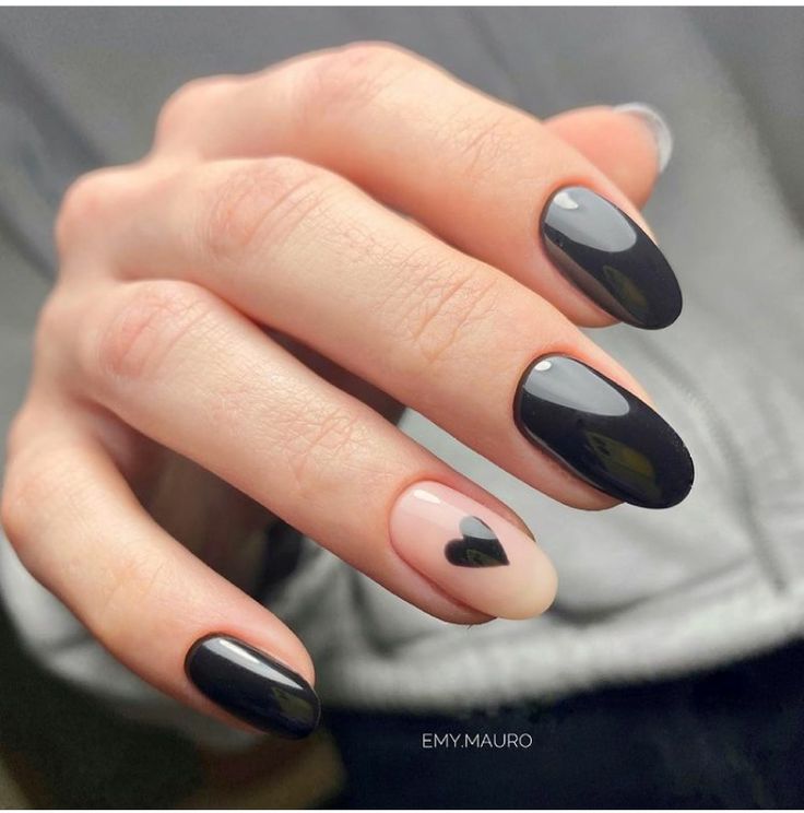 black nail designs short
