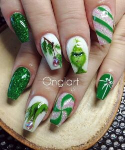 25 Simple Grinch Nails for a Festive Christmas - Actually Arielle