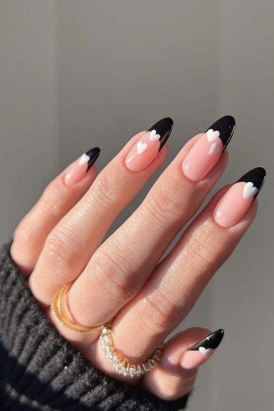 Captivating Valentine's Day Nail Designs : Simple & Minimal Love Heart Nails