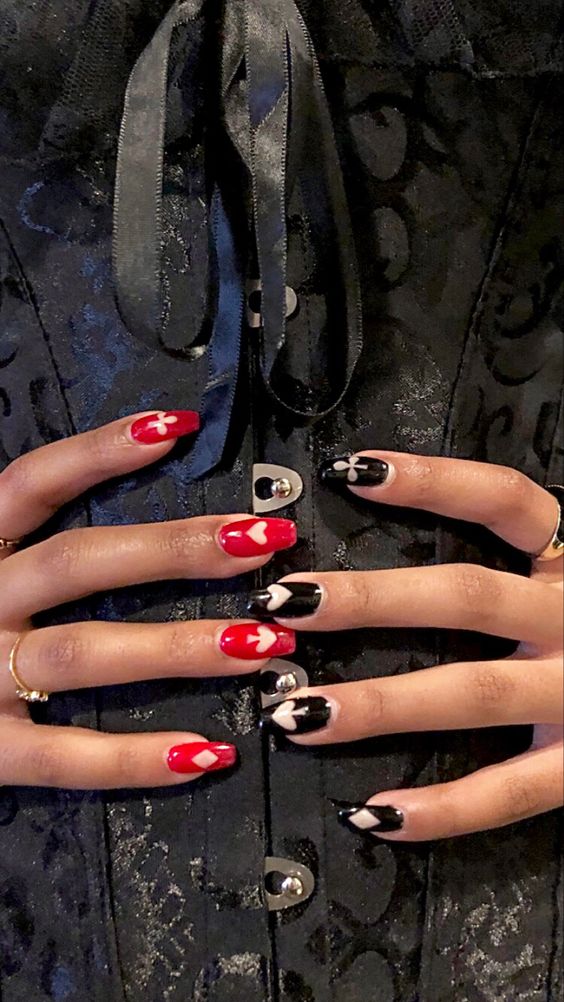 queen of hearts nails designs
