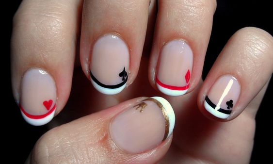queen of hearts nails simple