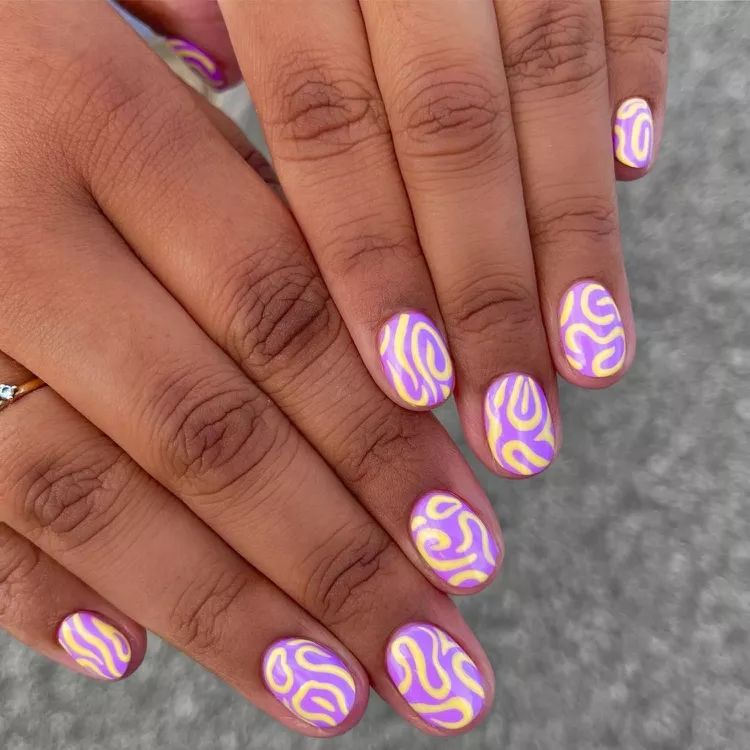 purple-swirl-retro-short-spring-nails