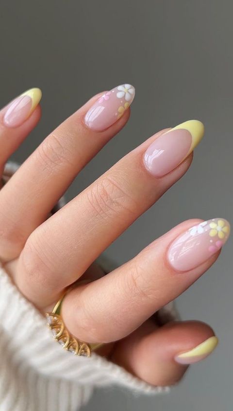 short spring nails with yellow french tip
