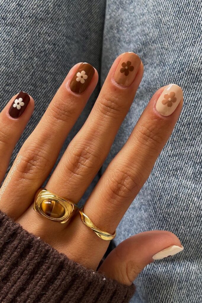 spring short nails in a neutral brown gradient